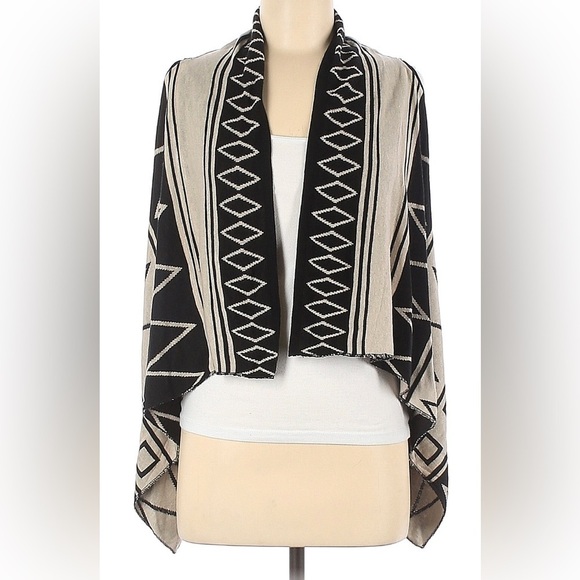 MAURICES - Aztec sleeveless vest cardigan. Great layering item. - Picture 2 of 3